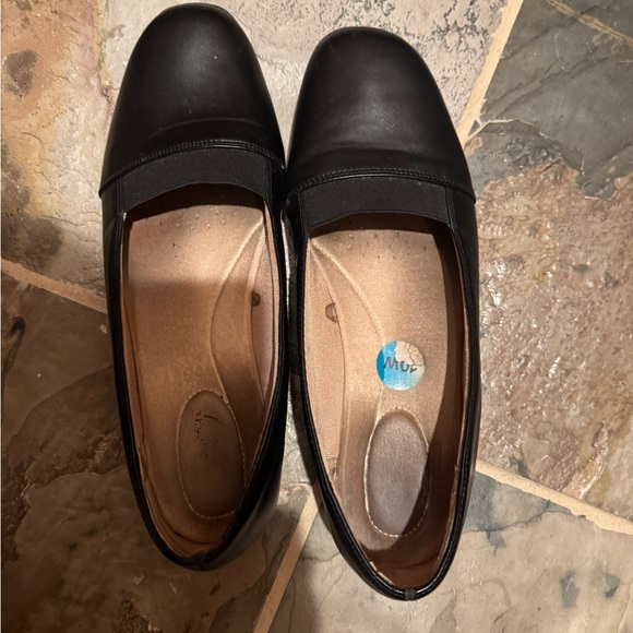 COPY - Vionic Black Women's Shoes - Picture 1 of 2